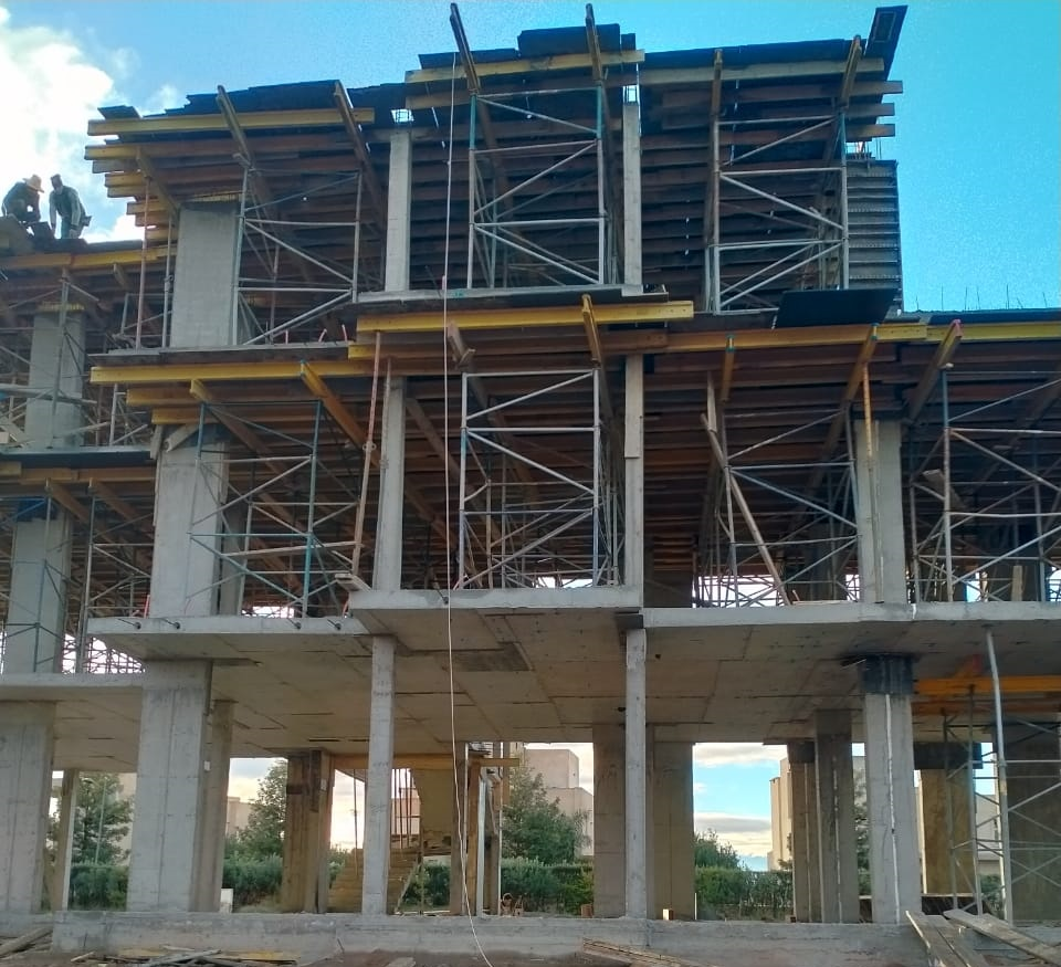 Two civil engineers discussing a post tensioning process on site